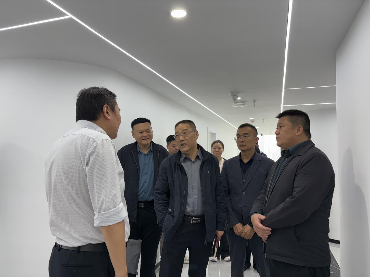 政校企三方聯(lián)動 協(xié)同育人開新篇——中原區(qū)組織部攜手鄭州職業(yè)技術(shù)學(xué)院開展網(wǎng)絡(luò)技術(shù)服務(wù)合作洽談